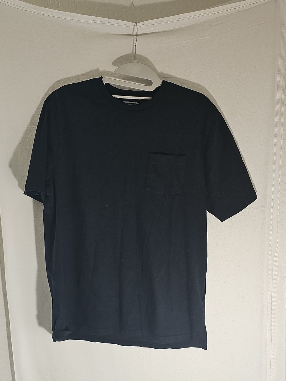 Amazon Essentials Men's Crew Neck Pocket T-Shirt - Black